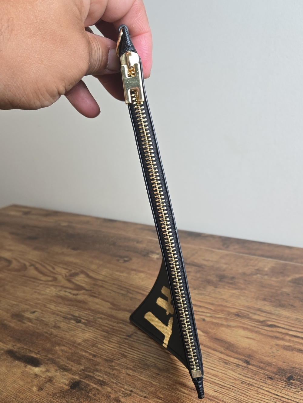 India Hicks Flat Pouch “The Future is so Bright”Metallic Gold Clutch Wristlet - Picture 4 of 9